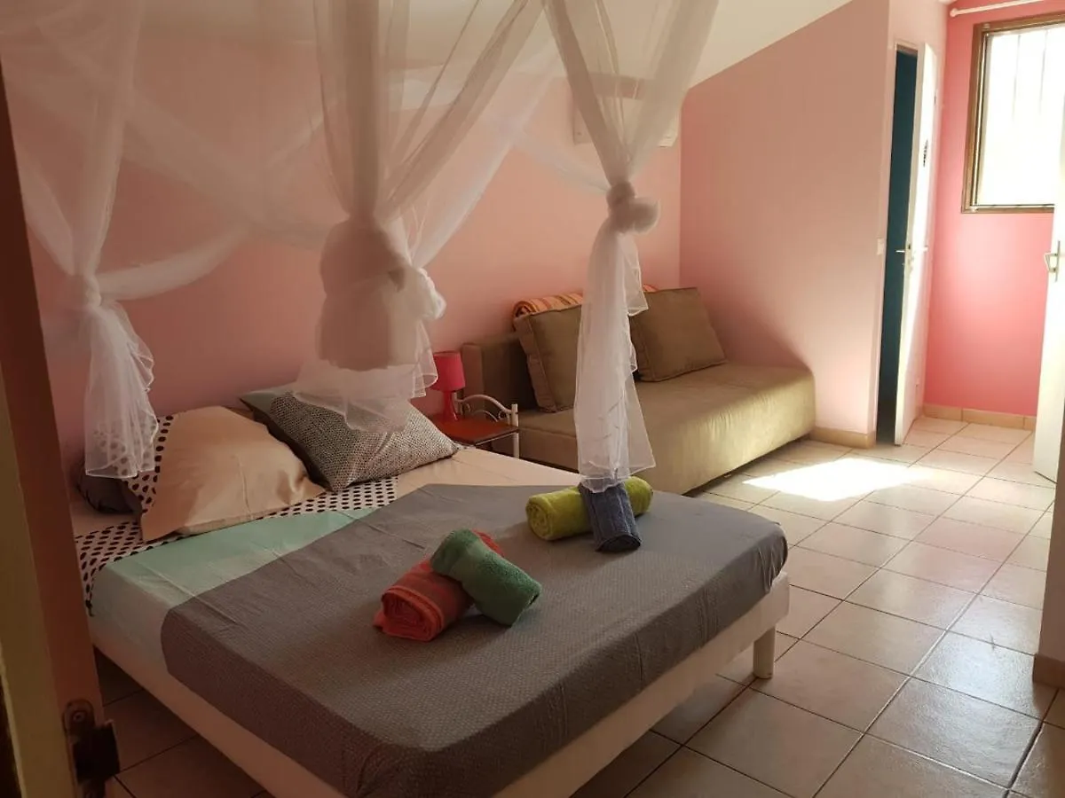 Gite Bagatelle Classe 2 Etoiles Sainte-Rose Apartment