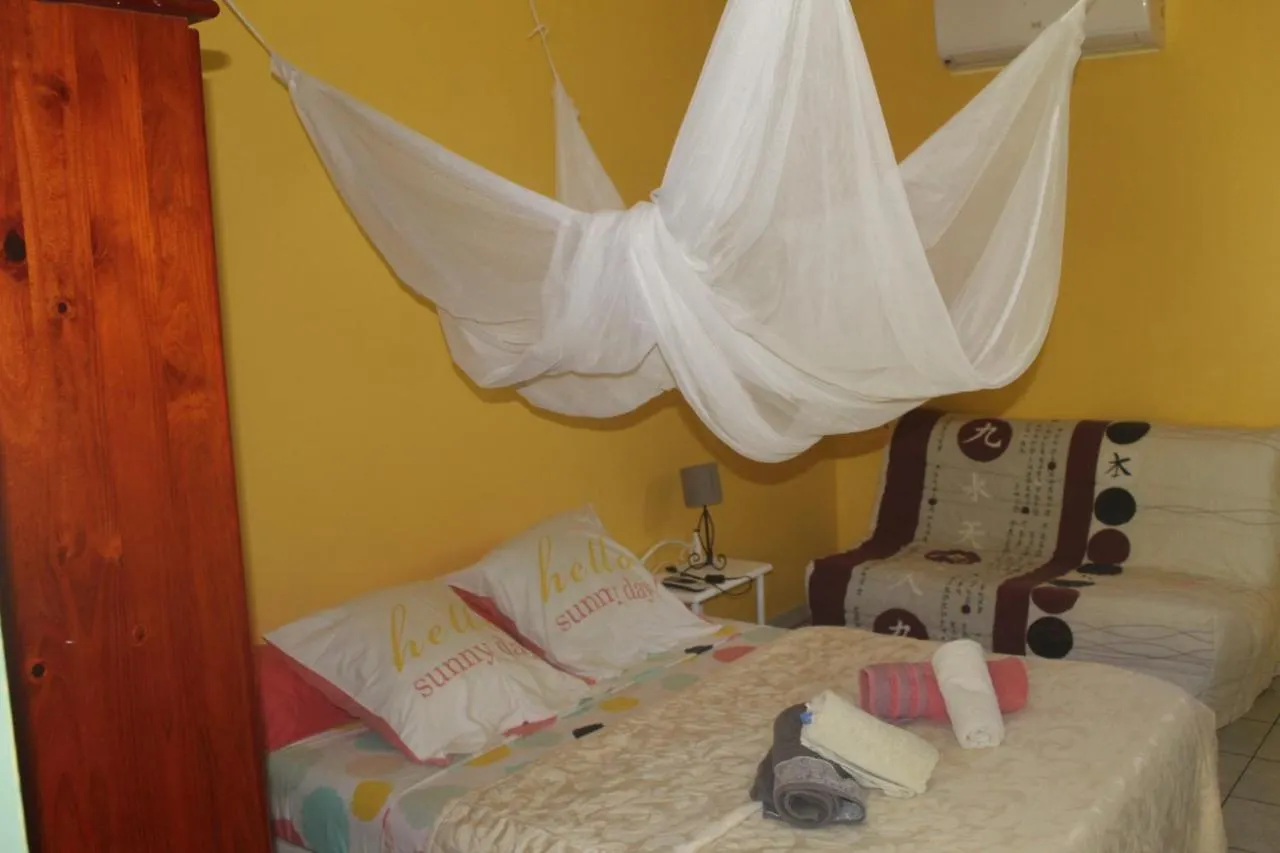 Gite Bagatelle Classe 2 Etoiles Sainte-Rose Apartment