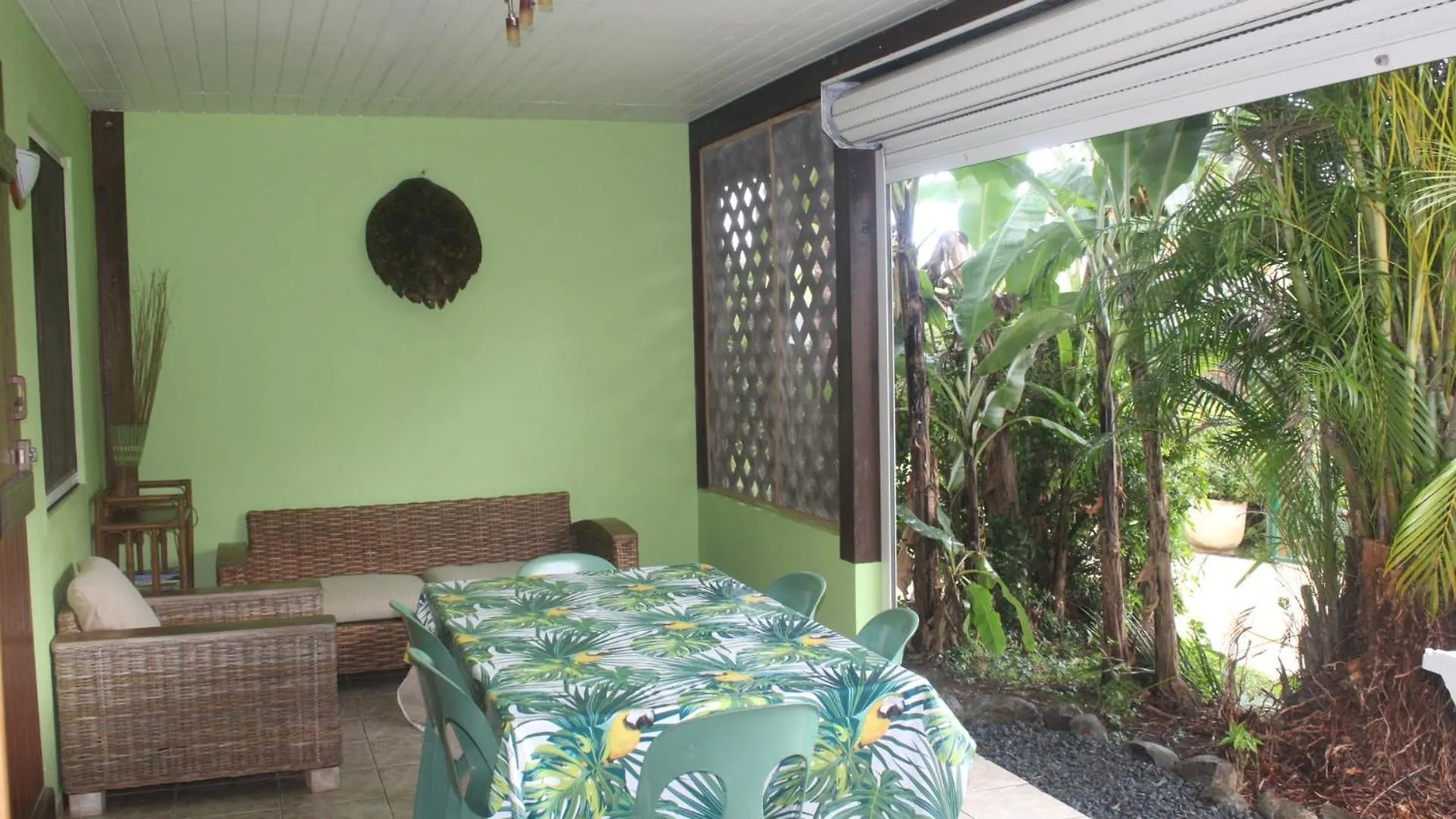 Gite Bagatelle Classe 2 Etoiles Sainte-Rose Apartment