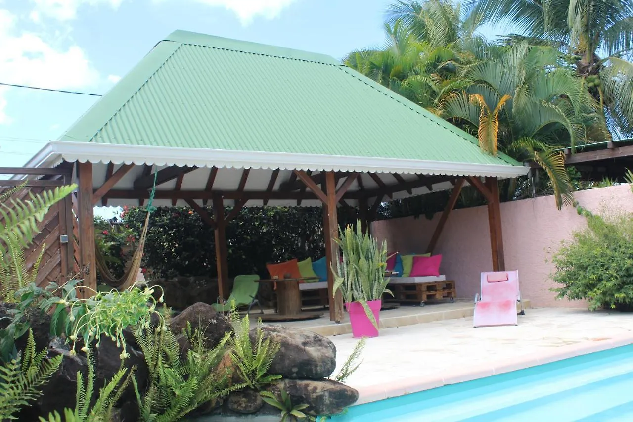 Gite Bagatelle Classe 2 Etoiles Sainte-Rose Apartment